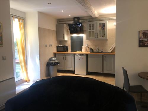 Studio centre ville proche gare avec cour privée