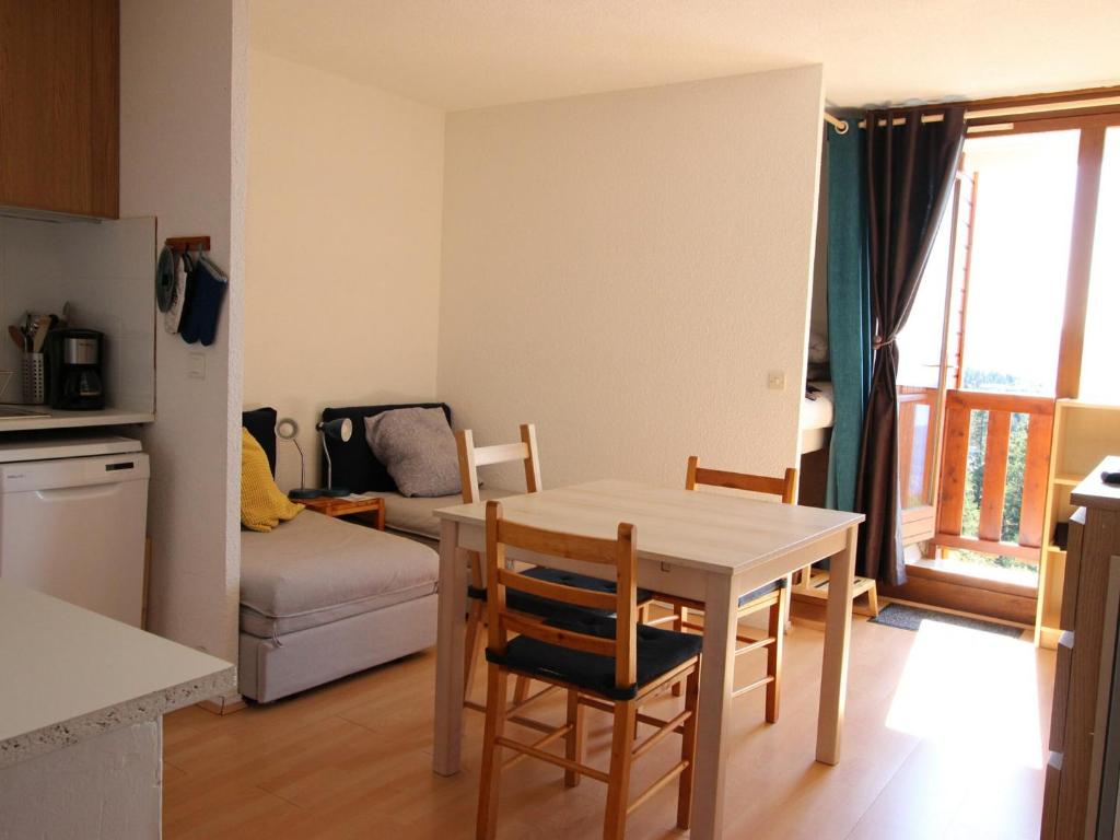 Appartement Studio Chamrousse, 1 pièce, 4 personnes - FR-1-340-199 1164 Route De La Croisette -  - Roche Beranger 38410 Chamrousse