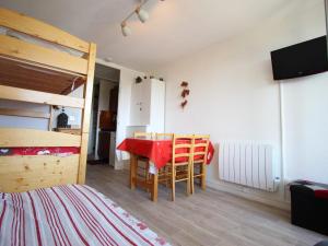 Appartement Studio Chamrousse, 1 pièce, 4 personnes - FR-1-549-96 319 Rue des Chardons Bleus ROCHE BERANGER 38410 Chamrousse Rhône-Alpes