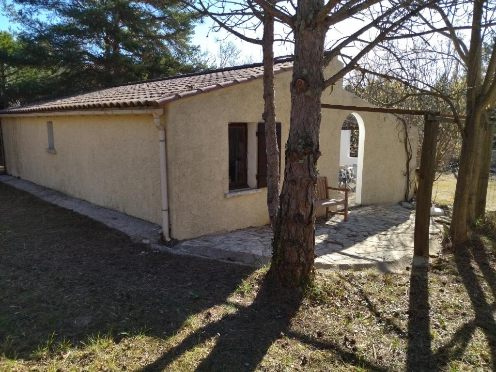 studio charmant entre la Cèze et Vallon Pont d'Arc 550 Route D’Issirac, 30760 Le Garn