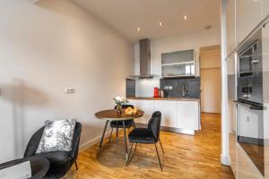 Appartement Studio Charming & Modern - Quiet area in city center - WIFI 1er étage, porte C 1 Rue Ernest Renan 64200 Biarritz Aquitaine