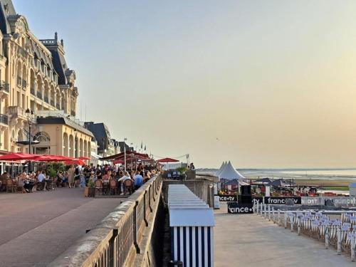 Studio chic, hyper centre, 4 minutes de la plage
