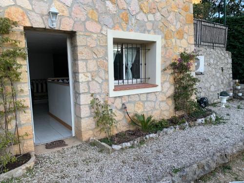 STUDIO classé 3 étoiles rdc villa avec jardin 10mn croisette Cannes