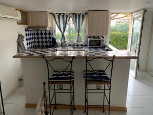 STUDIO classé 3 étoiles rdc villa avec jardin 10mn croisette Cannes