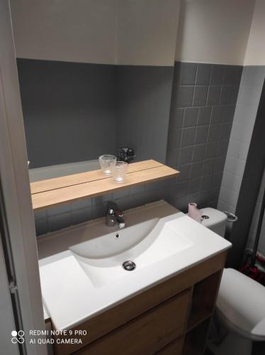 Studio classé **, PARKING, FIBRE, LITERIE HT GAMME