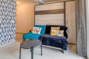 Studio Classified 2 stars with tennis court and near the lake