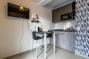 Studio Classified 2 stars with tennis court and near the lake