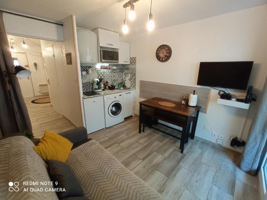 Appartement studio climatisé, 50 m de la prom, Wifi 52 Avenue de la Californie 06200 Nice