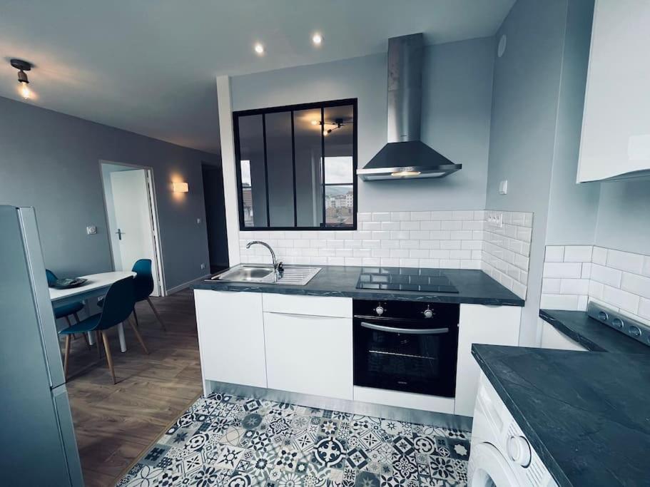 studio climatisé avec parking 83250 La Londe-les-Maures