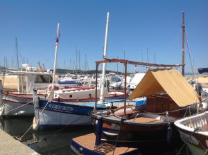 Studio climatisé avec parking privé proche Port le Brusc et Plages