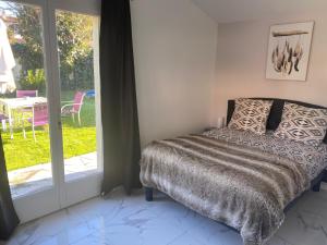 Studio climatisé avec piscine et jardin