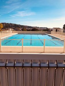Studio climatisé avec piscine, vue mer