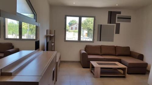 Studio climatisé avec terrasse et Wi FI .