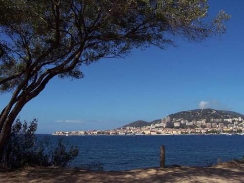 Studio climatisé avec vue panoramique proche mer