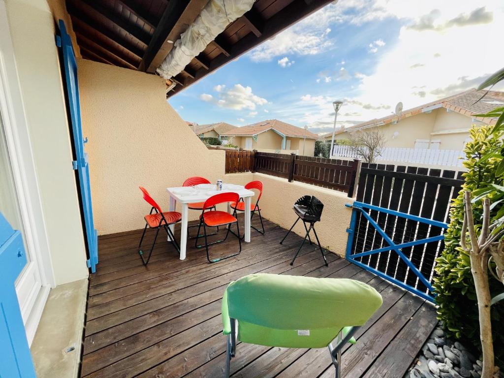 Studio climatisé avec wifi au calme sur le port.