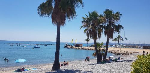 STUDIO CLIMATISE Le Flot Bleu très proche CERFPA, aéroport, Cap 3000, plage