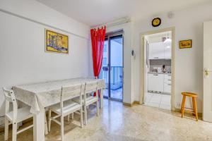 Studio Close to all Hyper Central amenities