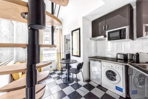 Studio Colisee, Champs Elysees