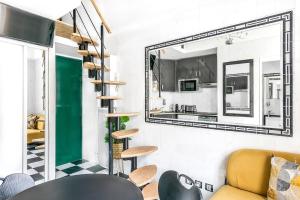 Studio Colisee, Champs Elysees