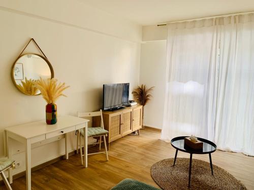 Studio Confort 35m2 Rénové, Equipé et Climatisé, tout se fait à pied!