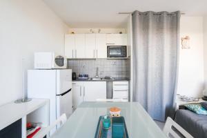 Studio confortable avec terrasse ensoleillée et vue mer