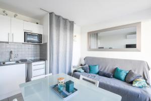 Studio confortable avec terrasse ensoleillée et vue mer