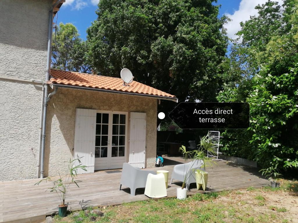 Appartement Studio cosy aux portes de Bordeaux et Saint Emilion 3 Avenue de l'Aérodrome 33370 Yvrac