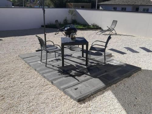 Studio cosy avec accès et terrasse indépendants