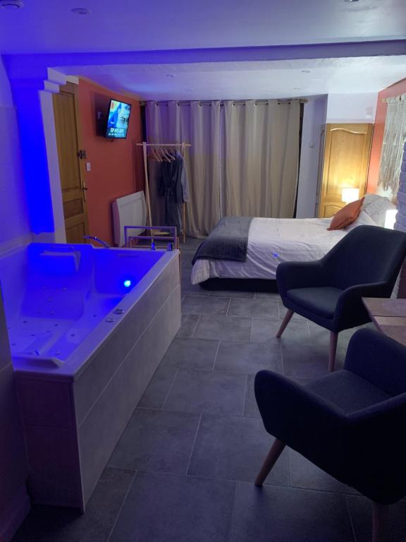 Studio Cosy avec Jacuzzi Privatif et Terrasse 25 Rue Jeanne d'Arc, 59190 Hazebrouck