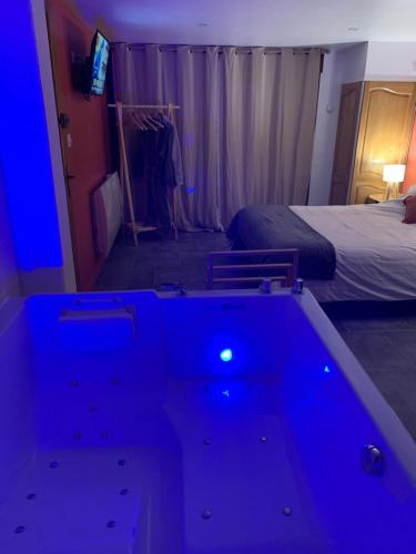 Studio Cosy avec Jacuzzi Privatif et Terrasse