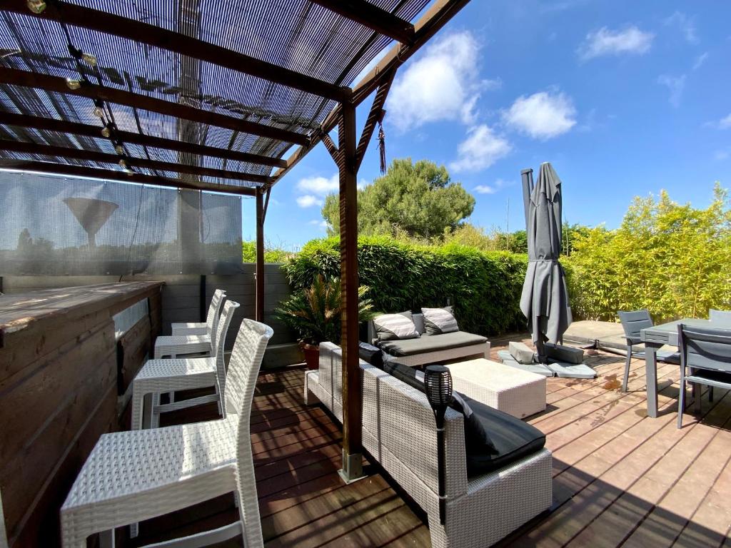 Studio cosy avec terrasse, quartier des Chatrons
