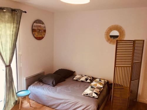 Studio cosy avec terrasse, quartier des Chatrons