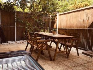 Studio cosy avec terrasse, quartier des Chatrons