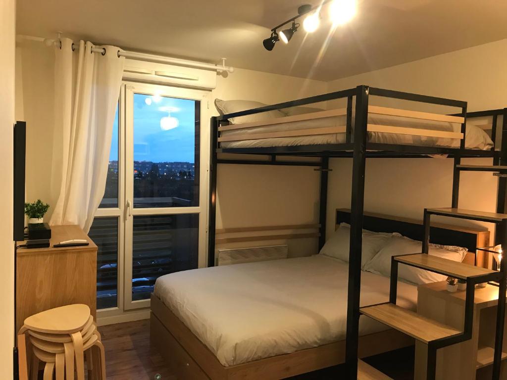 Appartement Studio cosy Disney/Paris. RER Val d’Europe à 150m appartement 255, 3e étage Rue de la Charbonnière 32 77144 Montévrain