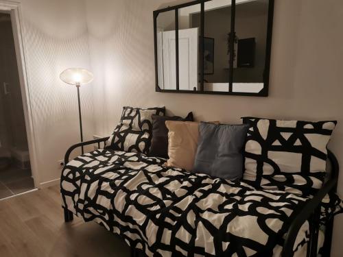 Studio cosy et rénové à 2 pas gare Reims Centre - Rue