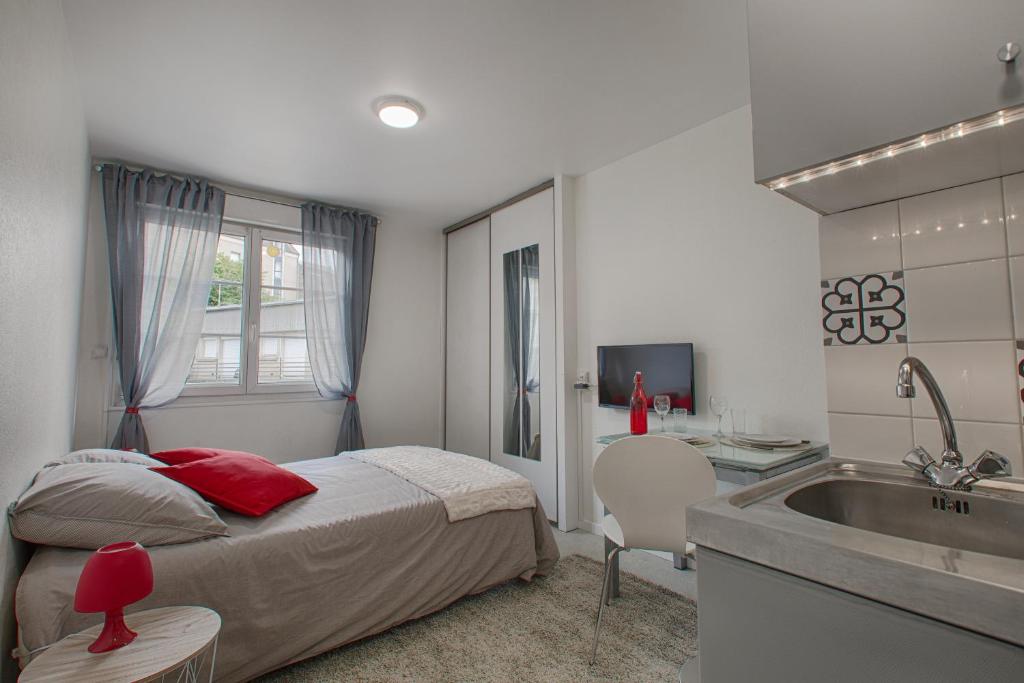 Appartement Studio Cosy + Hyper-centre + Netflix Studio 3, 57 Rue Saint-Thomas 50000 Saint-Lô