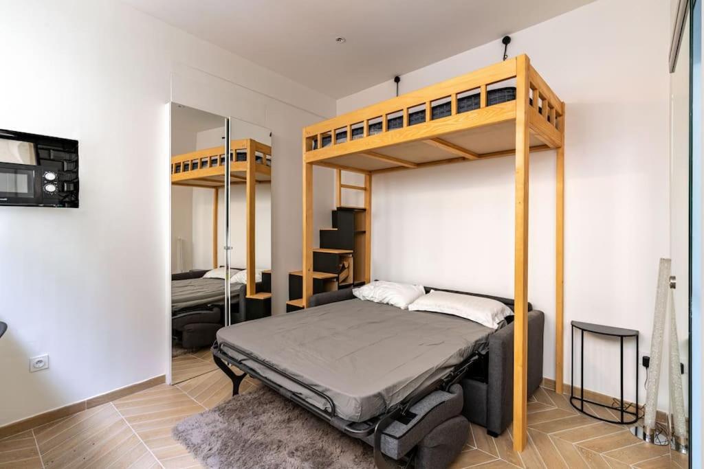 Studio Cosy Porte de Saint Ouen - Paris Rez de chaussé 120 Avenue Gabriel Péri, 93400 Saint-Ouen