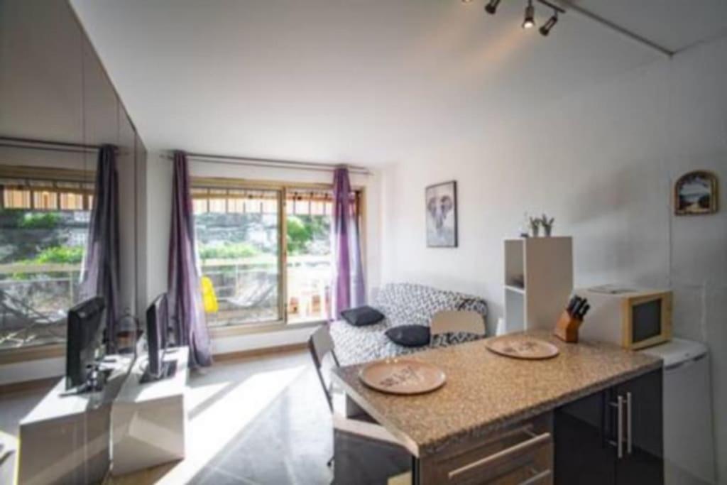 Studio dans belle résidence parking et piscine Château Miramar 2 Rue Germaine Imbert, 06000 Nice