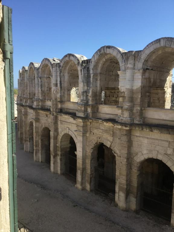 Appartement Studio dans le centre historique d’Arles 24 Rond-Point des Arènes 13200 Arles