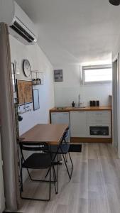 Studio, dans maison avec piscine