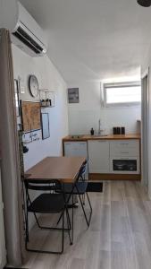 Appartement Studio, dans maison avec piscine 3 Rue de la Bandido 34070 Montpellier Languedoc-Roussillon