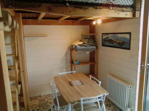 Studio dans maison bois et piscine hors-sol