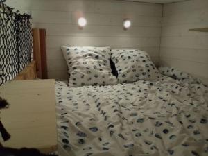 Studio dans maison bois et piscine hors-sol