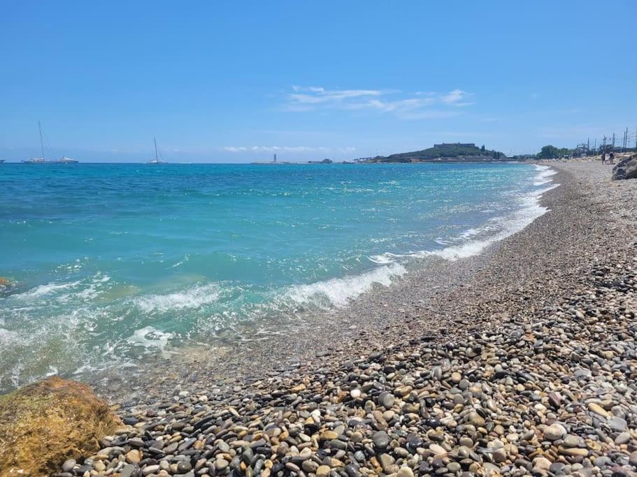 Appartement Studio dans résidence avec piscine et proche mer 22 Boulevard du Val Claret 06600 Antibes