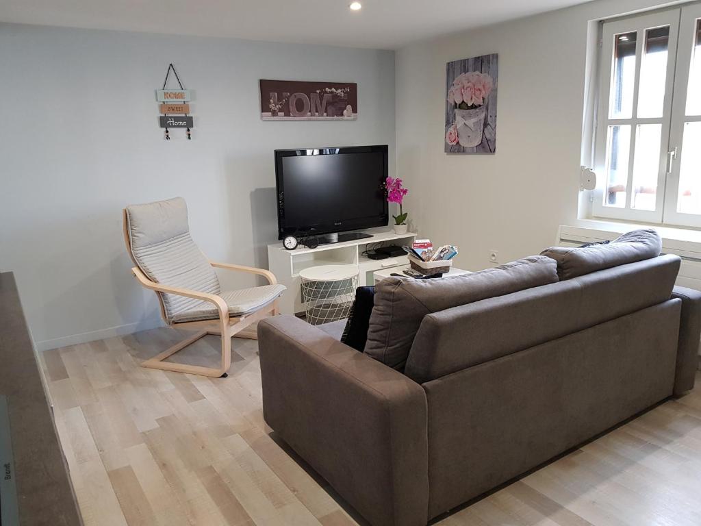 Studio dans villa de charme, piscine, proche plage