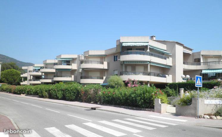 Appartement Studio de 27 m² + 70 m² de jardin à 100 m des plages 5 Avenue des Myrtes 83240 Cavalaire-sur-Mer
