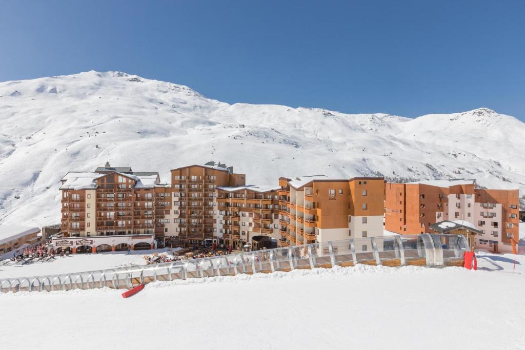 Studio de charme avec sa terrasse en plein coeur de ville 84800 LʼIsle-sur-la-Sorgue