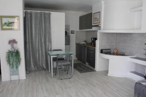 Studio de charme avec sa terrasse en plein coeur de ville