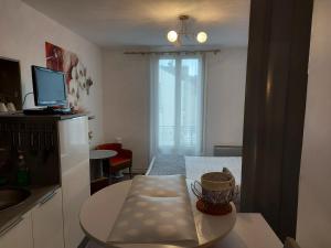 Appartement Studio de charme, Coeur de Vichy, quartier calme 1 Rue de Longchamp 03200 Vichy Auvergne