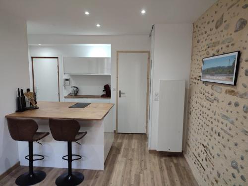 Appartement Studio de charme en pierres - hyper centre 10 Rue Nogué 64000 Pau Aquitaine